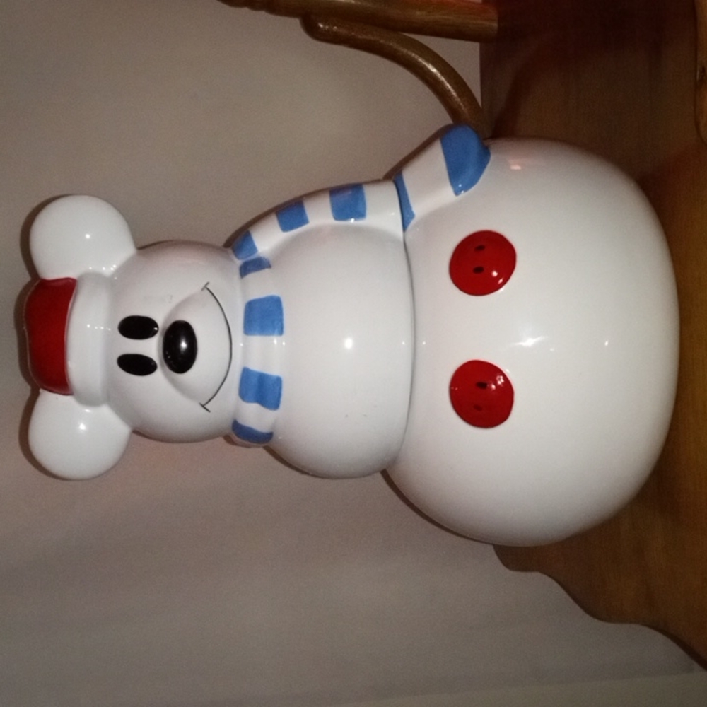 *Rare*Disney Ceramic Mickey Mouse Snowman Cookie Jar. Excellent condition.